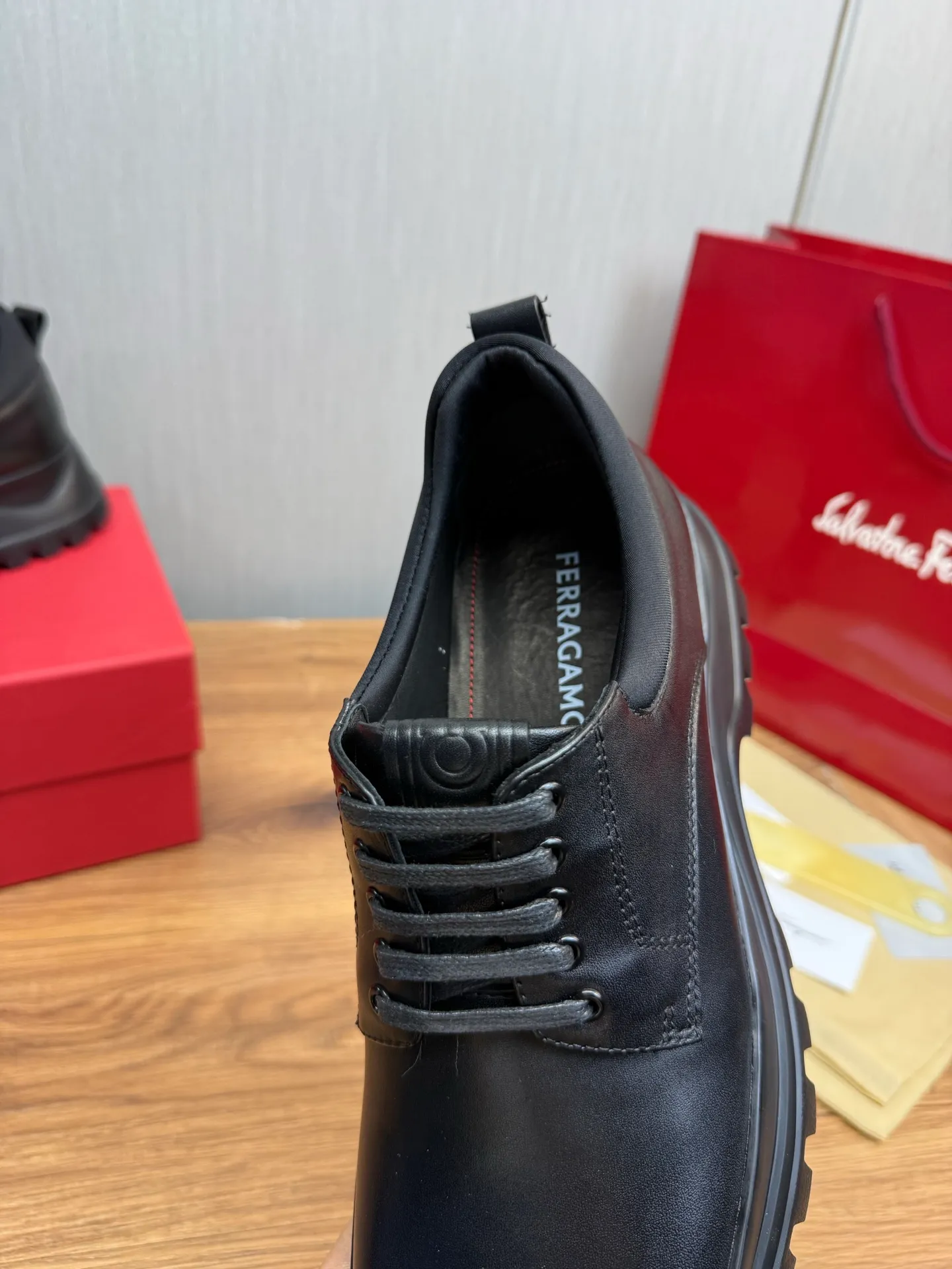 Men's shoes 💰880💰 Ferragamo. [Ferragamo] Men's Loaf leather shoes, the latest hot style, 1:1 original purchase quality, top quality, imported open-edge beaded cowhide leather on the upper, hand-made three-dimensional stitching highlights the round toe design, the inner feet are made of imported cowhide, with original wear-resistant rubber outsole, matching code 39-44, (38, 45 custom-made, non-refundable)